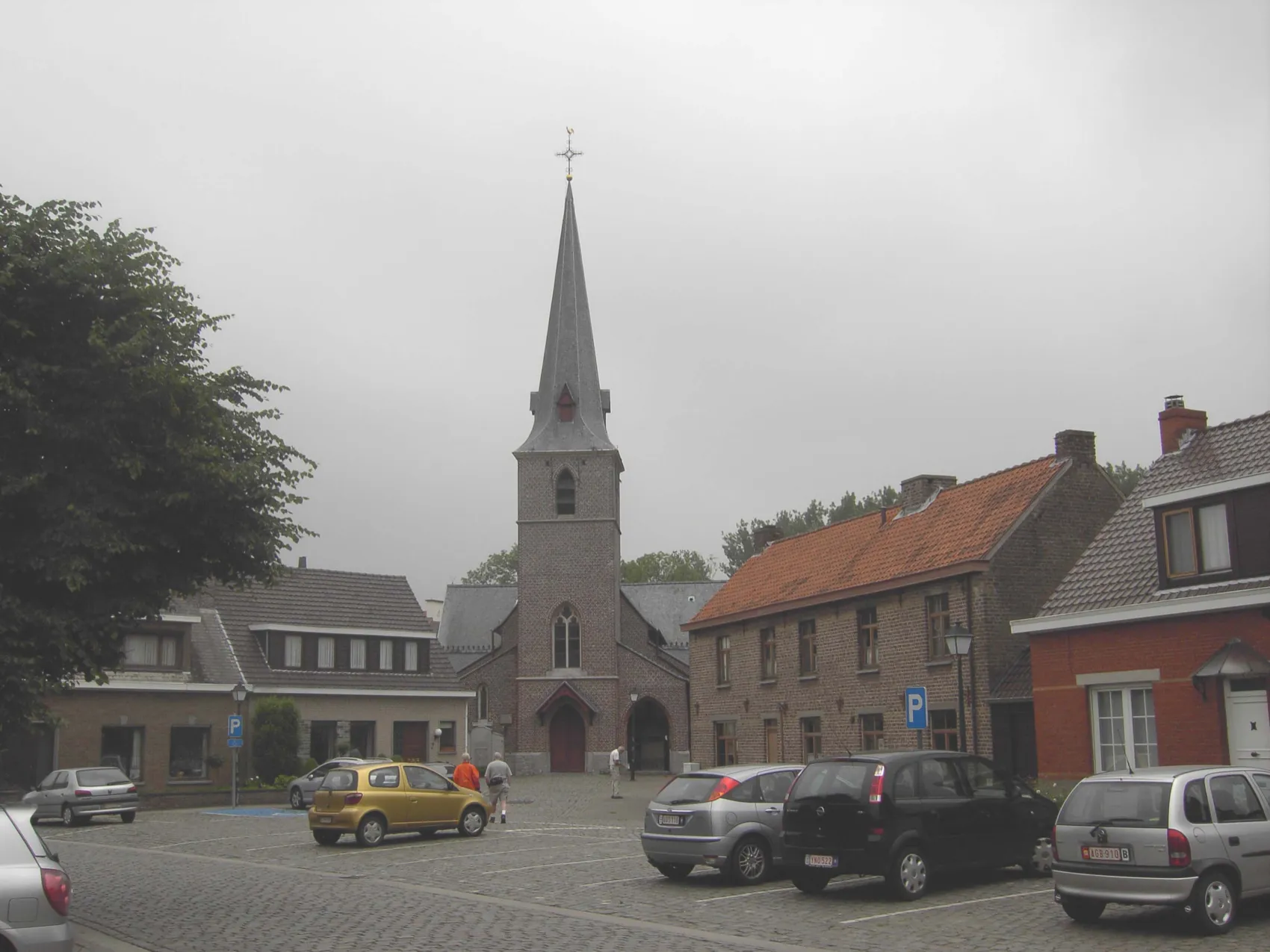 A photo of a church: the Sint Amanduskerk in Moortsele.